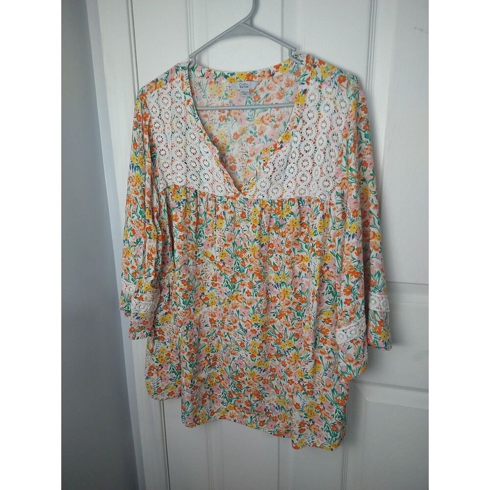 Croft&Barrow Woman 1X Floral V Neck Flare Sleeve Crotched Front Blouse Pullover